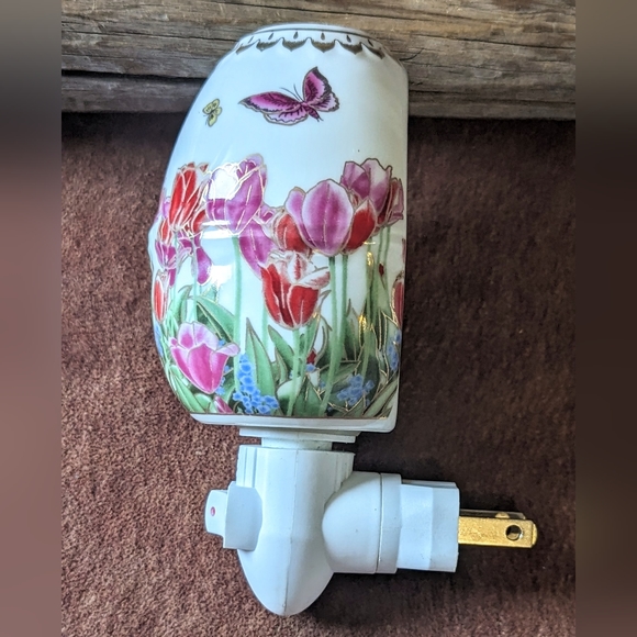 Sorelle Fine Porcelain Night Light - Picture 2 of 11